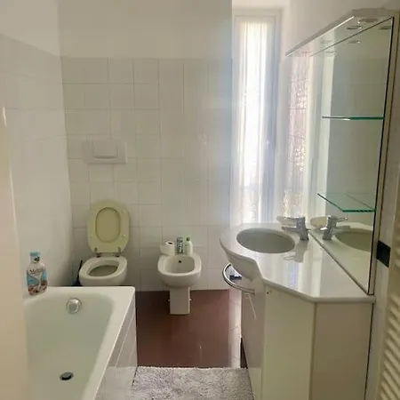 Apartment Sweet 3b *